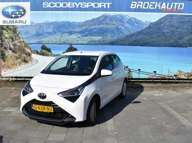 Wit Gebruikt 2020 Toyota Aygo X-play Hatchback | € 10.750 (Eerlijke prijs) - Afbeelding 1/4