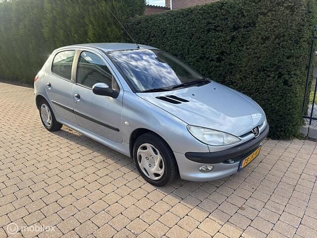 Grijs Gebruikt 2002 Peugeot 206 Hatchback | € 999 (Eerlijke prijs) - Afbeelding 1/4
