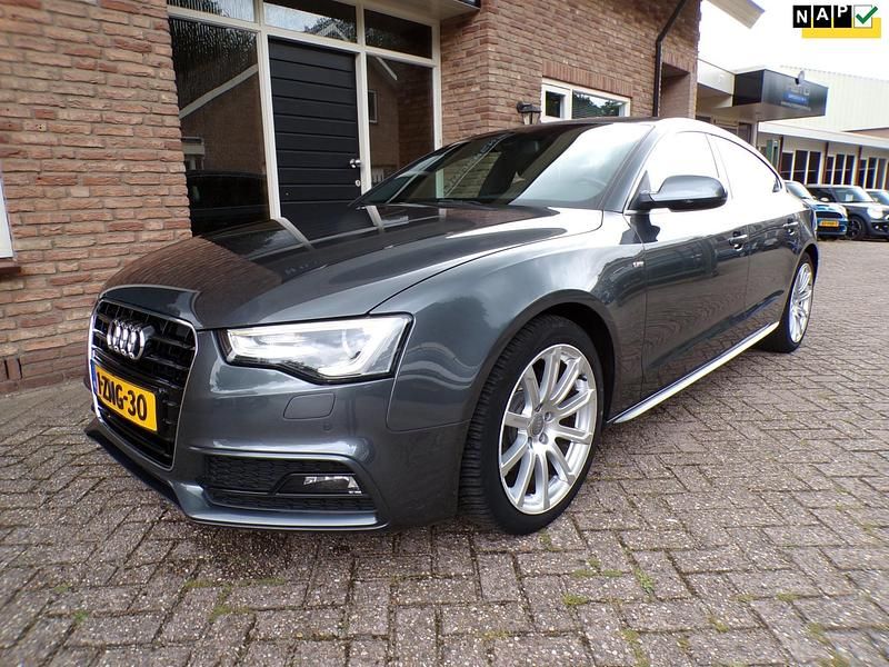 Grijs Gebruikt 2015 Audi A5 Sport Coupé | € 12.950 - Afbeelding 1/4