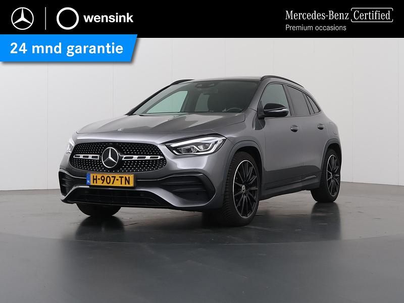 Grijs Gebruikt 2020 Mercedes GLA200 AMG line SUV | € 36.850 (Eerlijke prijs) - Afbeelding 1/4