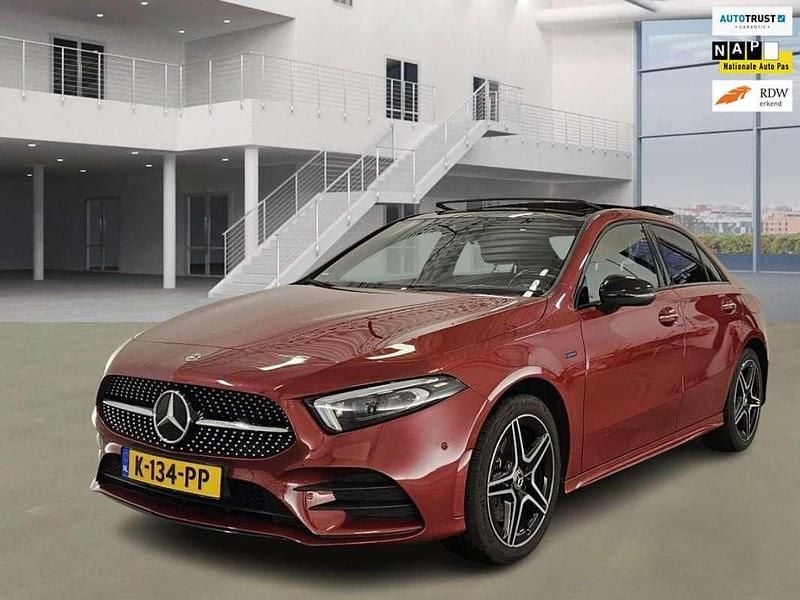 Rood Gebruikt 2021 Mercedes A250 Business Sedan | € 19.999 (Super prijs) - Afbeelding 1/4