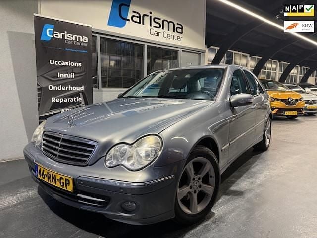 Grijs Occasion 2005 Mercedes C180 Avantgarde Sedan | € 2.250 (Eerlijke prijs) - Afbeelding 1/4