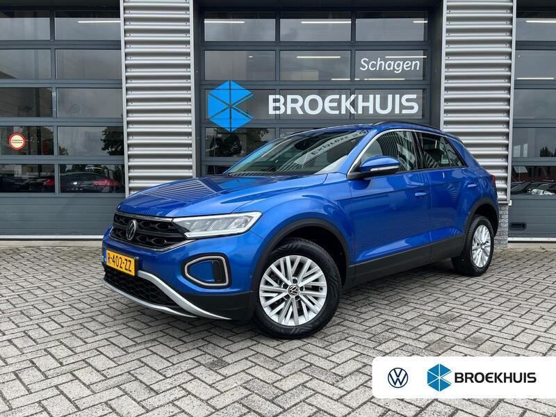 Blauw, metallic lak Gebruikt 2023 VW T-Roc Life SUV | € 23.900 (Eerlijke prijs) - Afbeelding 1/4