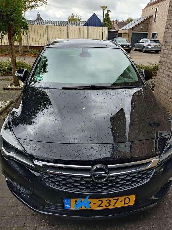 Zwart Gebruikt 2017 Opel Astra Edition Stationwagen | € 7.999 (Super prijs) - Afbeelding 1/4