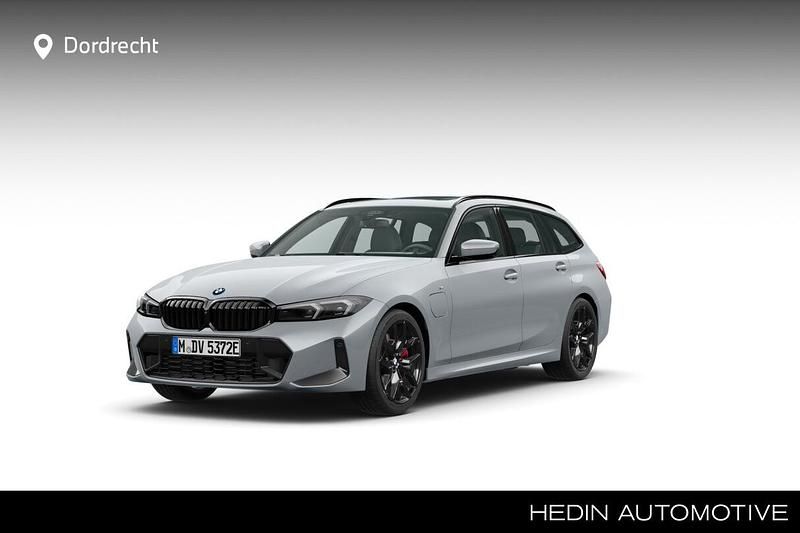 Grijs Nieuw 2025 BMW 330e Comfort Edition Stationwagen | € 73.477 (Eerlijke prijs) - Afbeelding 1/4