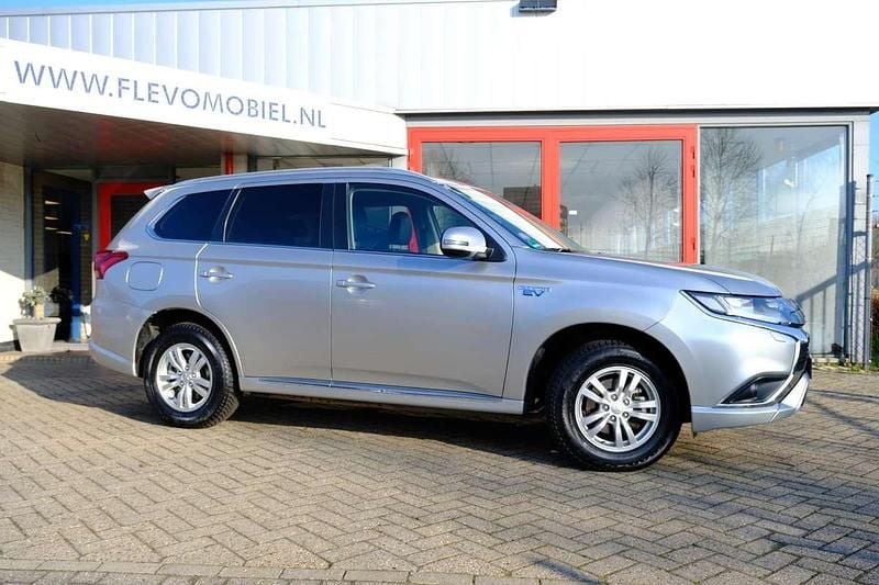 Occasion Mitsubishi Outlander P-HEV 135 PK (99 kW) 2019 Grijs SUV