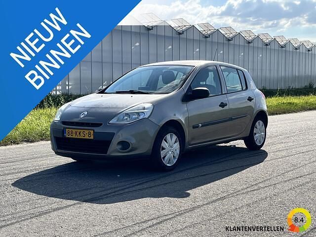 Beige Gebruikt 2010 Renault Clio II Hatchback | € 2.950 (Eerlijke prijs) - Afbeelding 1/4