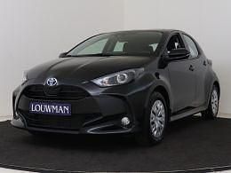 Zwart metallic Gebruikt 2024 Toyota Yaris Active Hatchback | € 21.950 (Goede deal) - Afbeelding 1/4