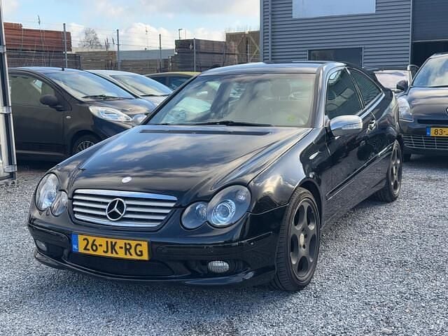 Zwart Gebruikt 2002 Mercedes C230 Coupé | € 3.950 - Afbeelding 1/4