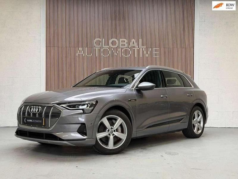 Grijs Occasion 2019 Audi e-tron Advanced Plus SUV | € 24.990 (Super prijs) - Afbeelding 1/4