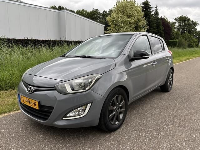 Grijs Gebruikt 2013 Hyundai i20 Hatchback | € 2.999 (Super prijs) - Afbeelding 1/4