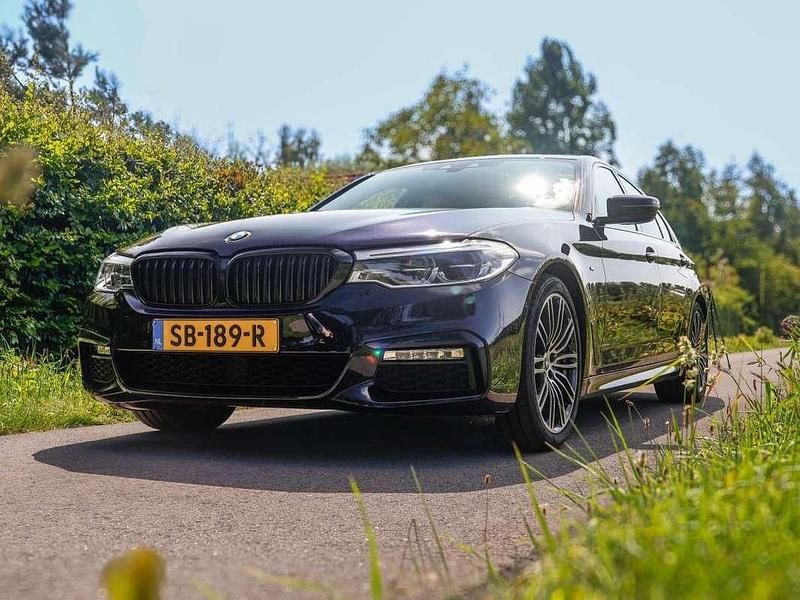 Zwart Gebruikt 2018 BMW 530 M Sport Sedan | € 31.250 (Eerlijke prijs) - Afbeelding 1/4