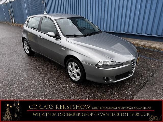 Grijs (metallic) Gebruikt 2005 Alfa Romeo 147 Progression Hatchback | € 950 (Goede deal) - Afbeelding 1/3