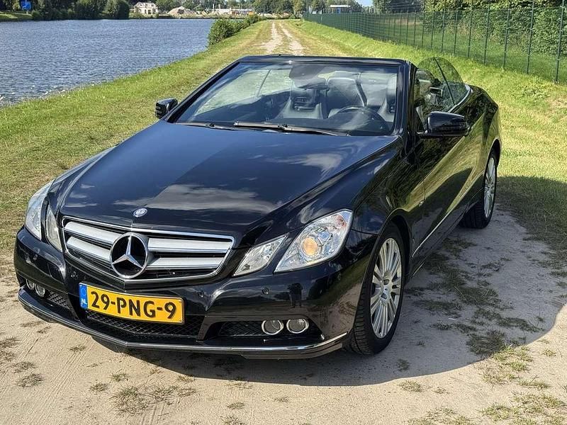 Zwart Gebruikt 2011 Mercedes E200 Cabriolet | € 15.500 (Goede deal) - Afbeelding 1/4