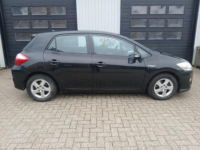 Occasion Toyota Auris 99 PK (72 kW) 2011 Zwart Hatchback