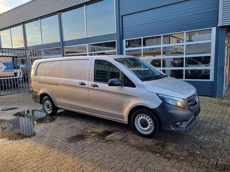 Grijs Gebruikt 2019 Mercedes Vito MPV | € 11.950 (Goede deal) - Afbeelding 1/4