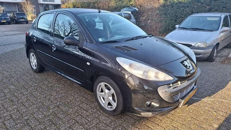 Zwart Gebruikt 2010 Peugeot 206 Hatchback | € 1.600 (Eerlijke prijs) - Afbeelding 1/4