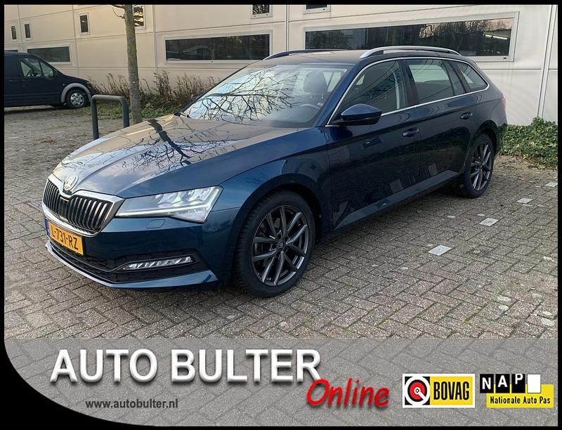 Blauw, metallic lak Occasion 2021 Skoda Superb Business Line Stationwagen | € 18.950 (Goede deal) - Afbeelding 1/4