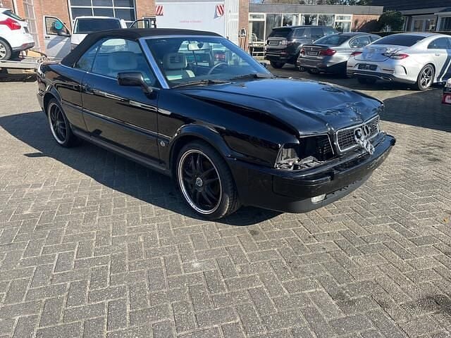 Zwart Gebruikt 1995 Audi 90 Sedan | € 6.500 - Afbeelding 1/4