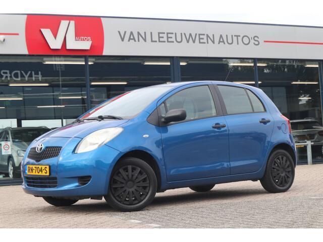 Blauw, metallic lak Gebruikt 2007 Toyota Yaris Hatchback | € 2.748 (Goede deal) - Afbeelding 1/4