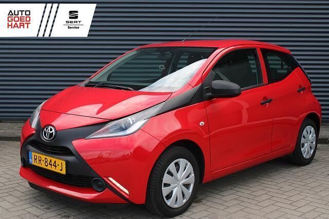 Rood Gebruikt 2018 Toyota Aygo Hatchback | € 7.945 (Goede deal) - Afbeelding 1/4
