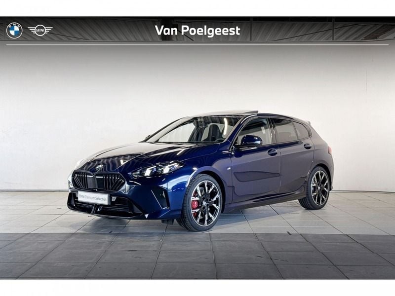 Blauw, metallic lak Gebruikt 2025 BMW 120 M Sport Hatchback | € 56.897 - Afbeelding 1/4