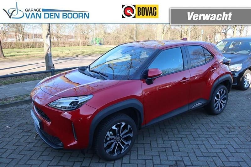 Occasion Toyota Yaris Hybrid 2024 Rood (metallic) SUV