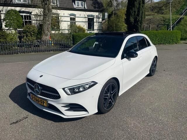 Wit, metallic lak Gebruikt 2019 Mercedes A200 AMG Hatchback | € 30.750 (Duur) - Afbeelding 1/4