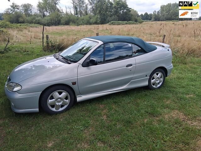 Grijs Gebruikt 2001 Renault Mégane Cabriolet Sportway Cabriolet | € 1.750 - Afbeelding 1/4