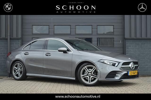 Grijs Gebruikt 2019 Mercedes A200 Business Sedan | € 22.950 (Eerlijke prijs) - Afbeelding 1/3