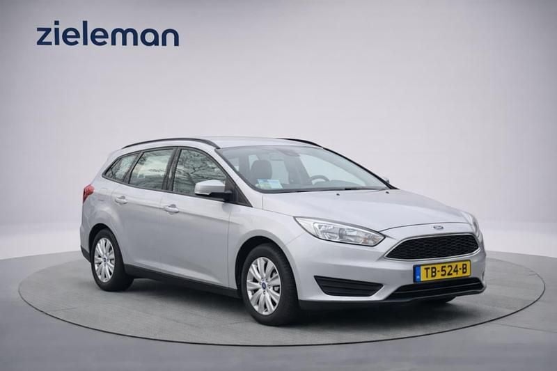 Grijs Occasion 2018 Ford Focus Trend Stationwagen | € 7.845 (Super prijs) - Afbeelding 1/3