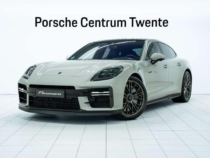 Grijs Gebruikt 2024 Porsche Panamera Turbo S Sedan | € 259.900 - Afbeelding 1/4