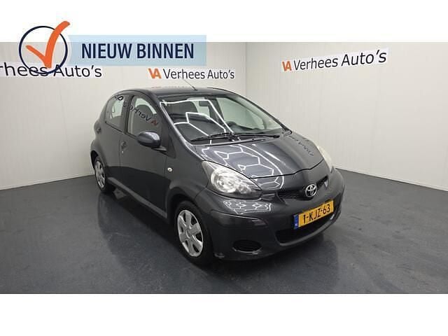 Occasion Toyota Aygo 68 PK (50 kW) 2011 Grijs (metallic) Hatchback