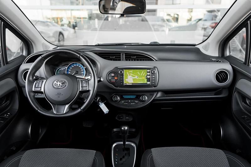 Occasion Toyota Yaris Hybrid 101 PK (74 kW) 2016 Zwart Hatchback