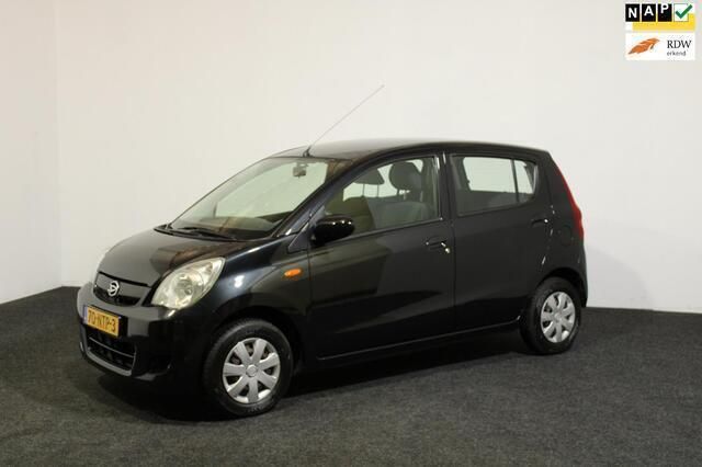 Zwart Gebruikt 2010 Daihatsu Cuore Hatchback | € 3.499 (Iets duurder) - Afbeelding 1/4