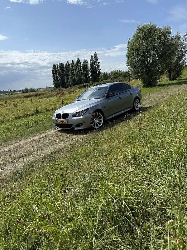 Grijs Gebruikt 2004 BMW 525 Executive Sedan | € 9.500 - Afbeelding 1/4
