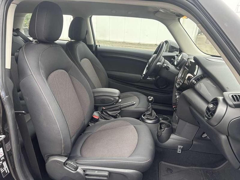 Occasion Mini Cooper Business 136 PK (100 kW) 2018 Zwart Hatchback
