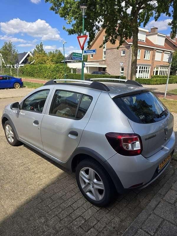 Grijs Gebruikt 2013 Dacia Sandero Stepway Hatchback | € 3.300 (Goede deal) - Afbeelding 1/4