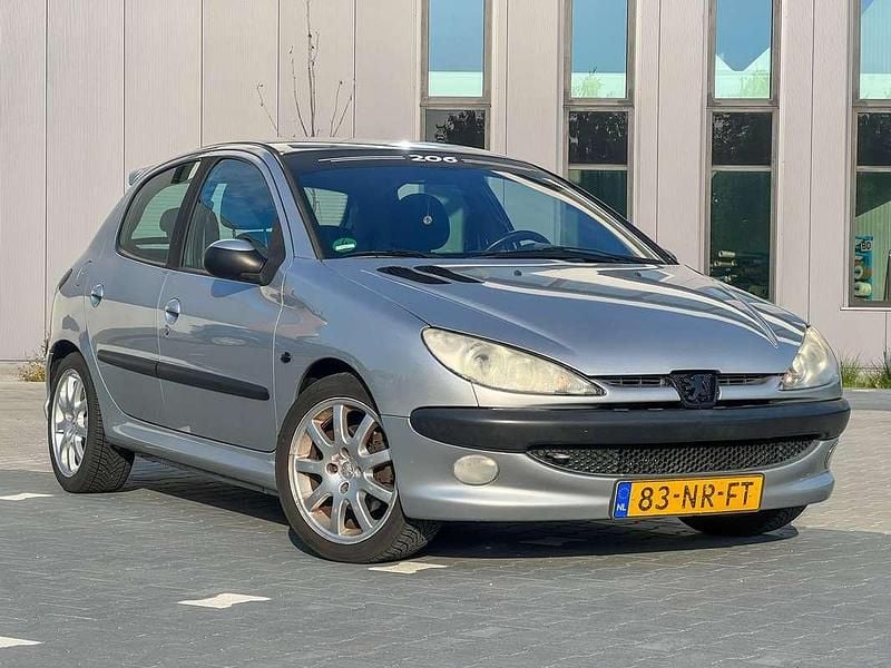 Grijs Gebruikt 2004 Peugeot 206 Hatchback | € 900 (Goede deal) - Afbeelding 1/4