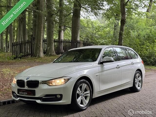 Wit Gebruikt 2014 BMW 318 Executive Stationwagen | € 6.950 (Eerlijke prijs) - Afbeelding 1/4