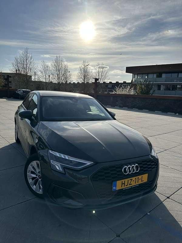 Grijs Gebruikt 2022 Audi A3 Hatchback | € 24.999 (Super prijs) - Afbeelding 1/4