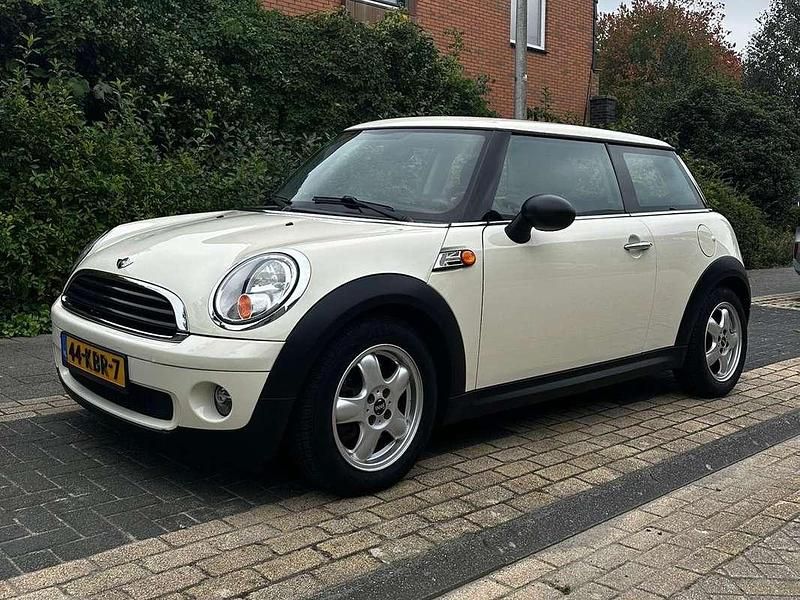 Wit Gebruikt 2009 Mini ONE Business Hatchback | € 2.000 (Goede deal) - Afbeelding 1/4