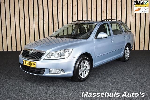 Blauw Gebruikt 2010 Skoda Octavia Business Line Stationwagen | € 5.450 (Eerlijke prijs) - Afbeelding 1/4