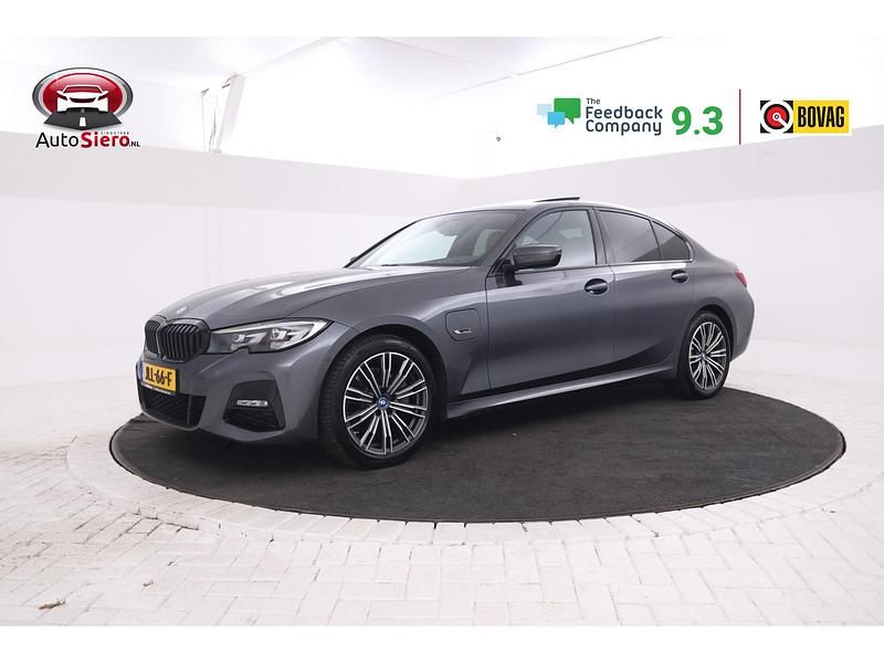 Grijs Gebruikt 2022 BMW 320e Sedan | € 32.995 (Duur) - Afbeelding 1/4