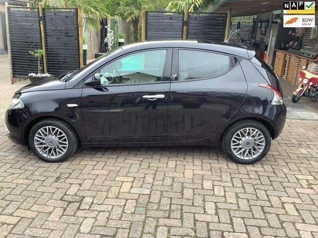 Blauw Gebruikt 2013 Lancia Ypsilon Gold Hatchback | € 4.980 (Eerlijke prijs) - Afbeelding 1/4