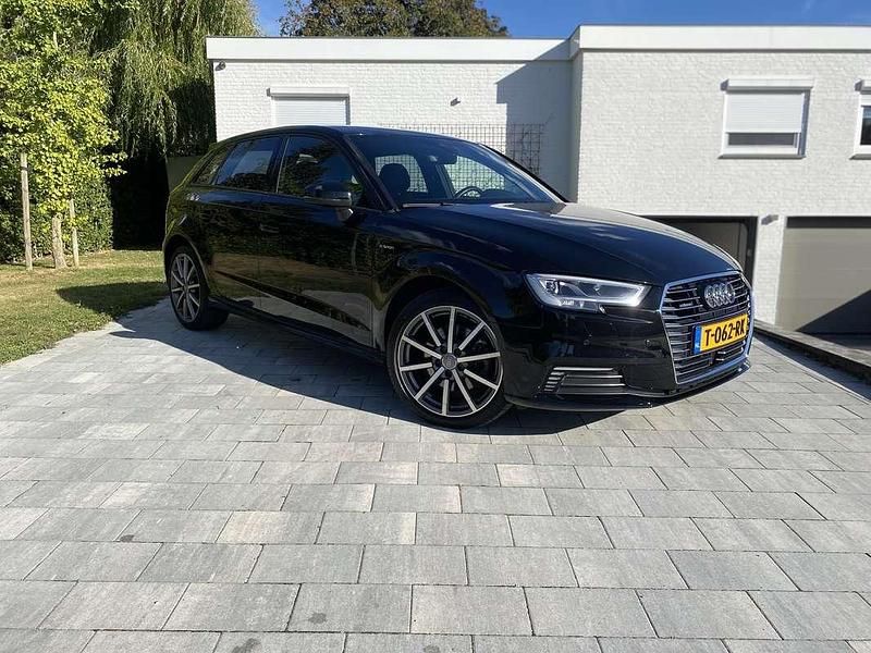 Zwart Gebruikt 2018 Audi A3 e-tron S-Line Hatchback | € 22.990 (Eerlijke prijs) - Afbeelding 1/4