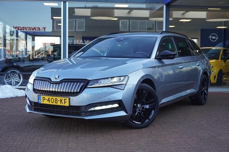 Grijs Occasion 2021 Skoda Superb Business Line Stationwagen | € 19.999 (Eerlijke prijs) - Afbeelding 1/4