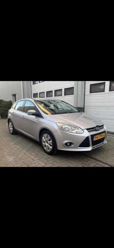 Grijs Gebruikt 2012 Ford Focus Hatchback | € 6.000 (Eerlijke prijs) - Afbeelding 1/4
