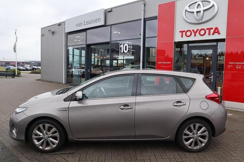 Occasion Toyota Auris Hybrid 136 PK (100 kW) 2013 Bruin Hatchback