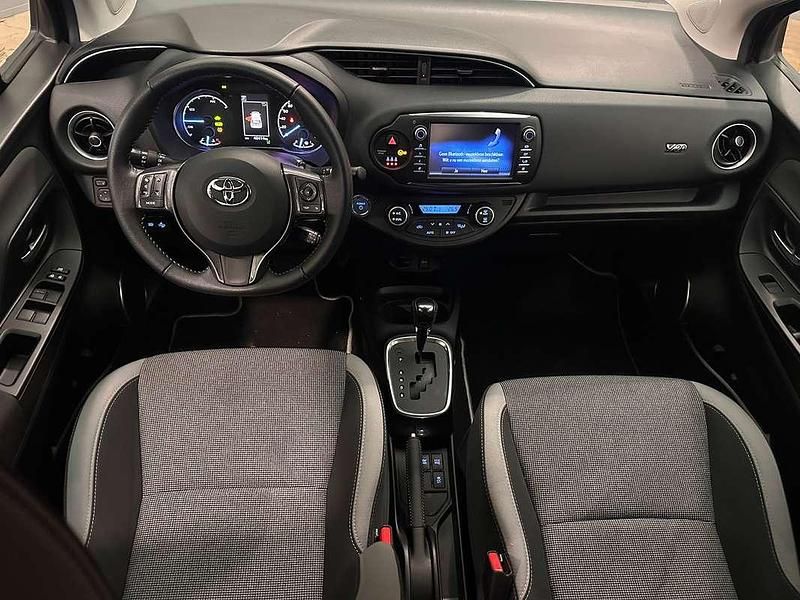 Occasion Toyota Yaris Hybrid Edition 88 PK (64 kW) 2020 Grijs Hatchback
